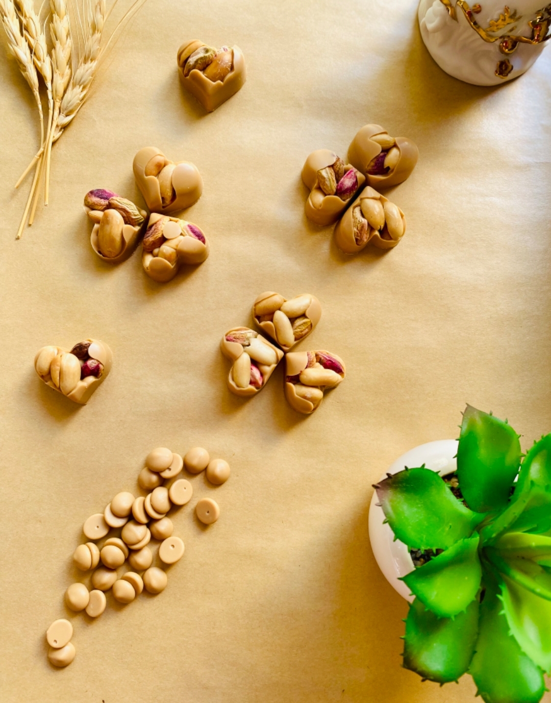 شکلات گلد کلبوت بلژیکی با مغز آجیلی