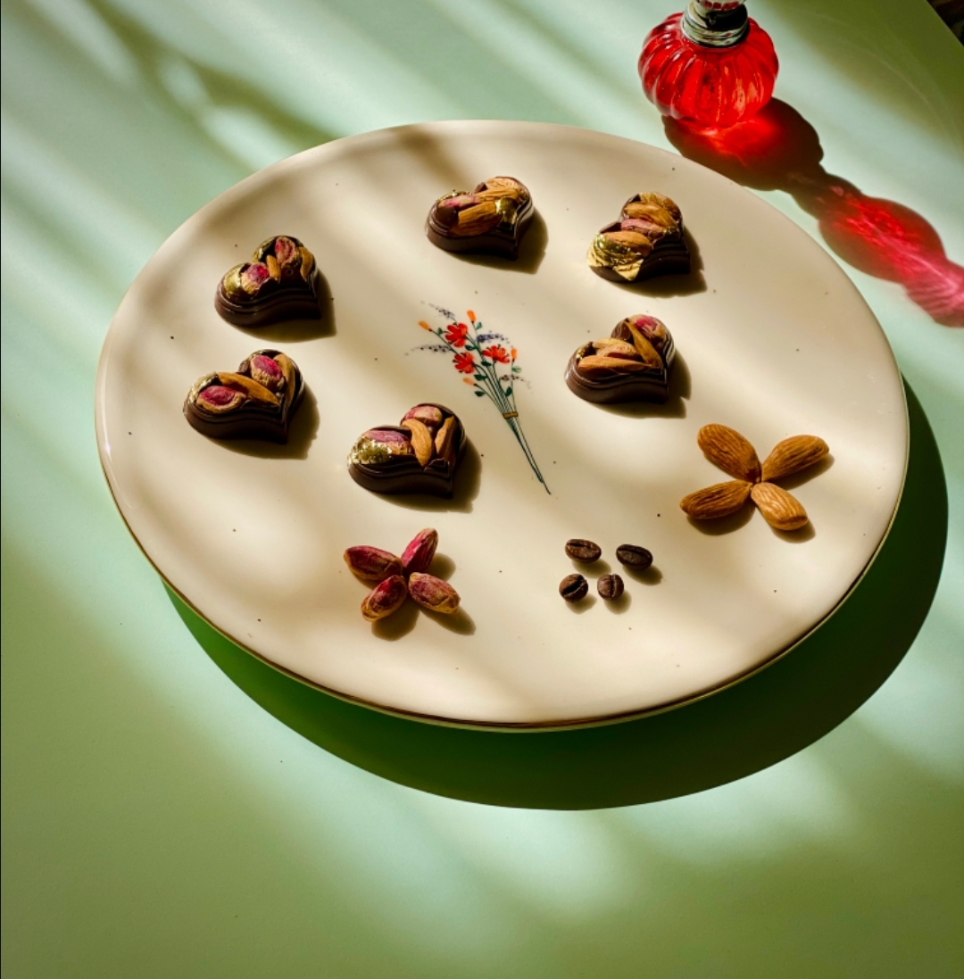 شکلات تلخ بلژیکی با مغز پسته و بادام - تصویر 2