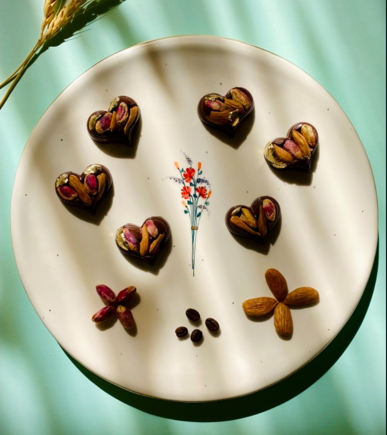 شکلات تلخ بلژیکی با مغز پسته و بادام