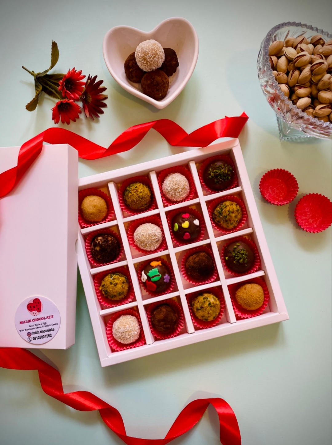 ترافل تیرامیسو با کاور شکلات تلخ پسته نارگیل و بیسکوئیت