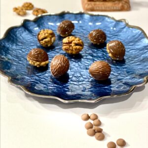 شکلات گردویی شیری با فیلینگ کارامل