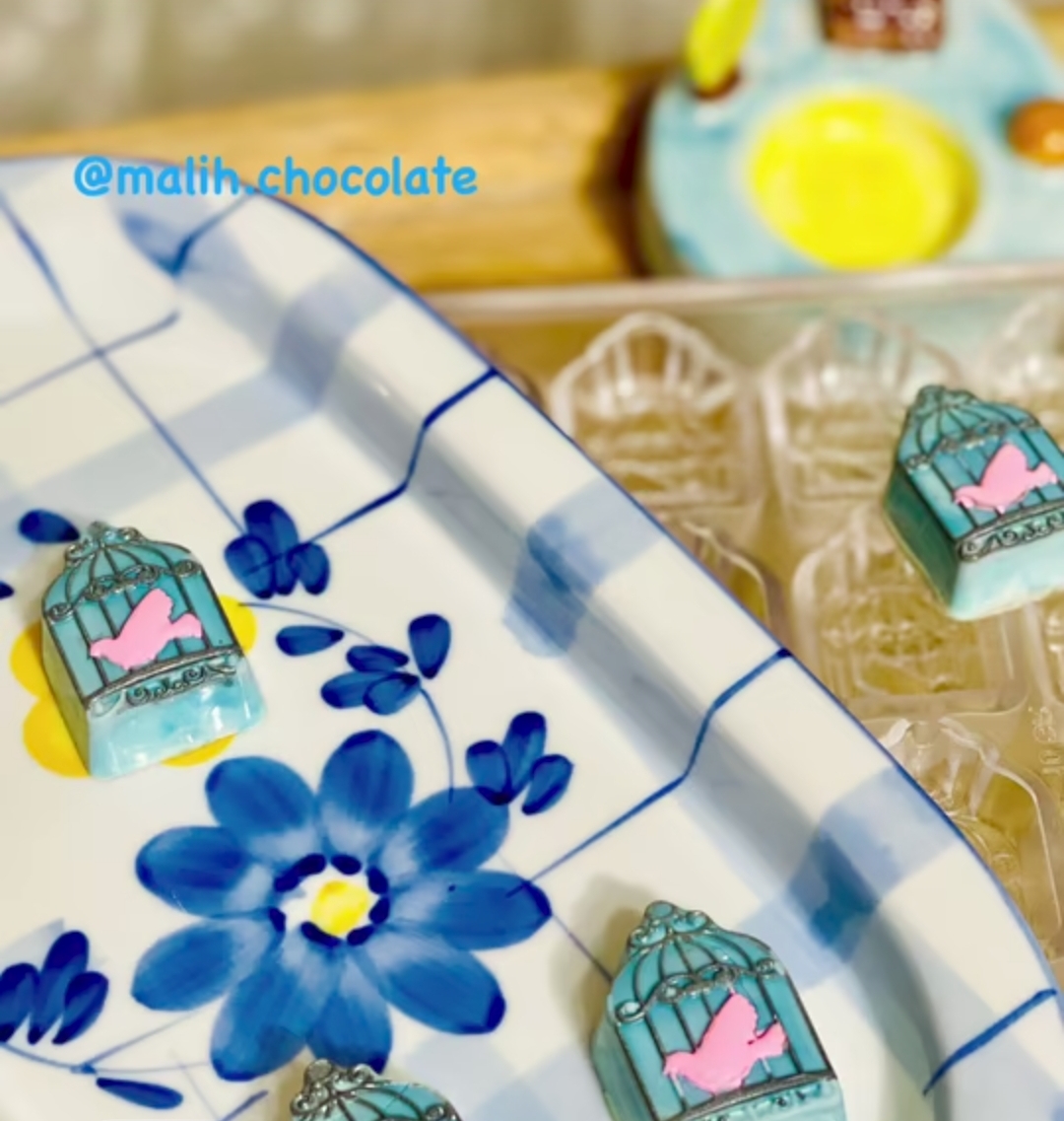 شکلات سفید با فیلینگ قهوه مدل پرنده - تصویر 3