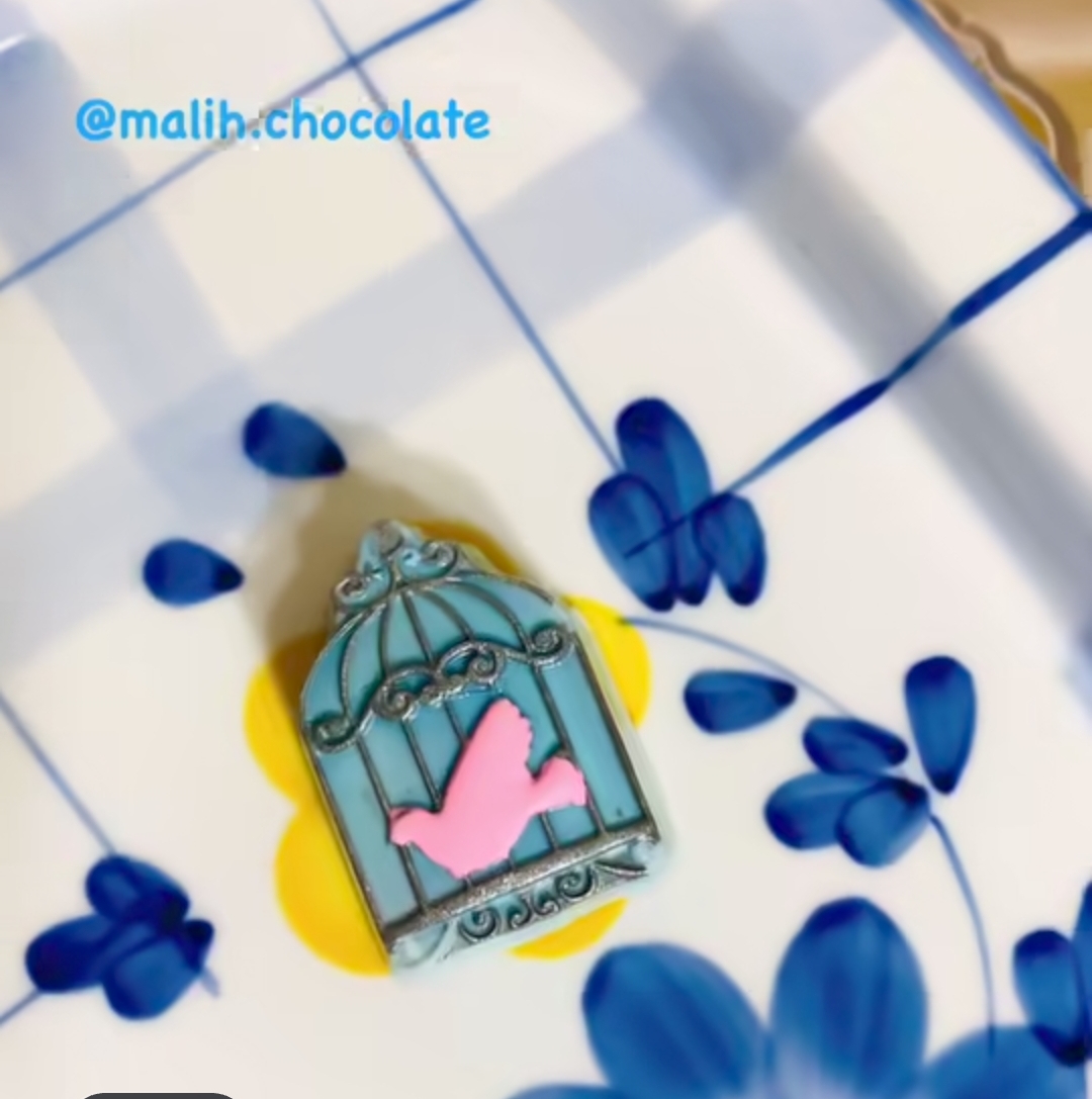 شکلات سفید با فیلینگ قهوه مدل پرنده - تصویر 4